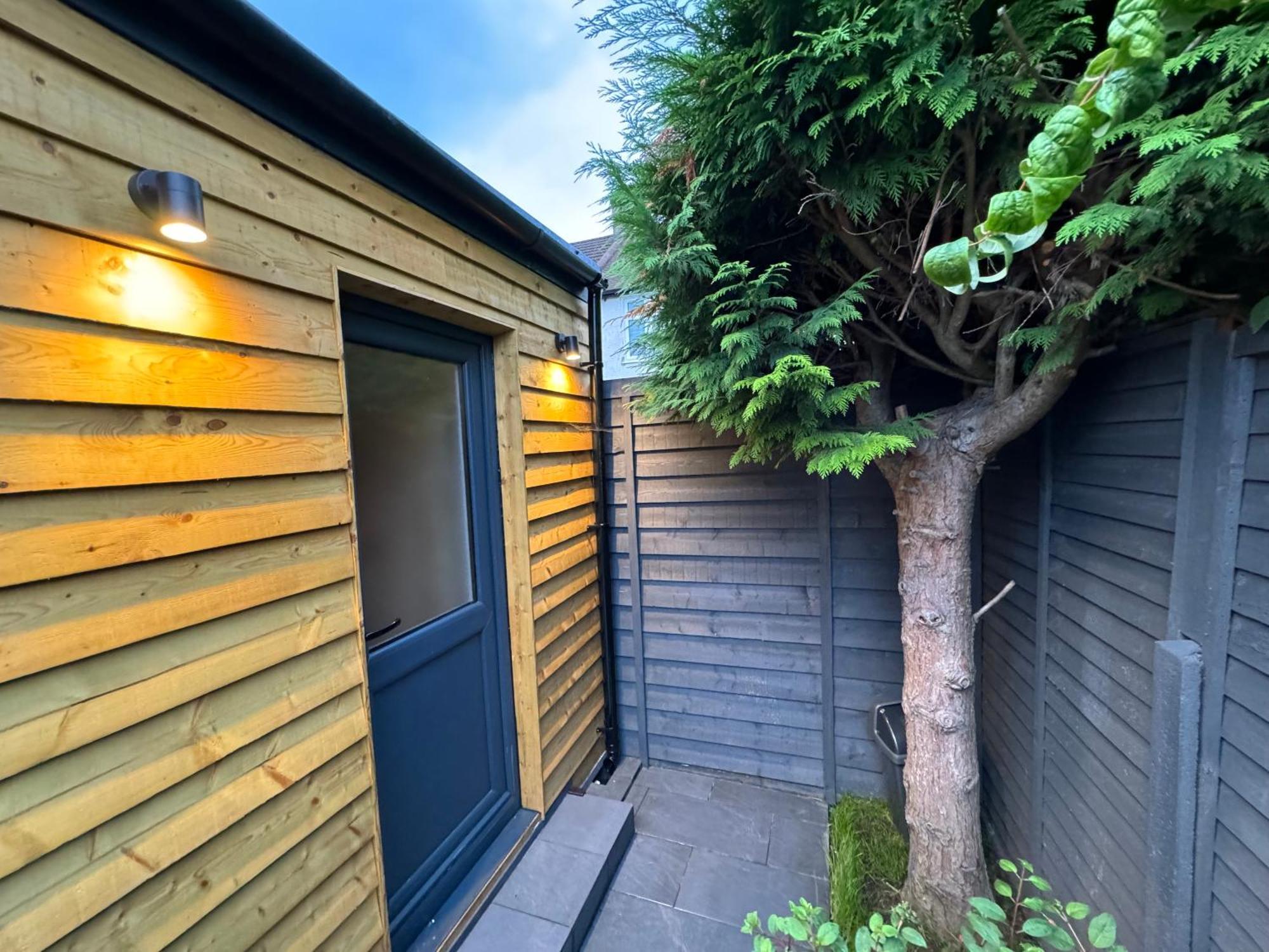 Wild & Free Hot Tub Retreat Apartment Dartford Exterior photo