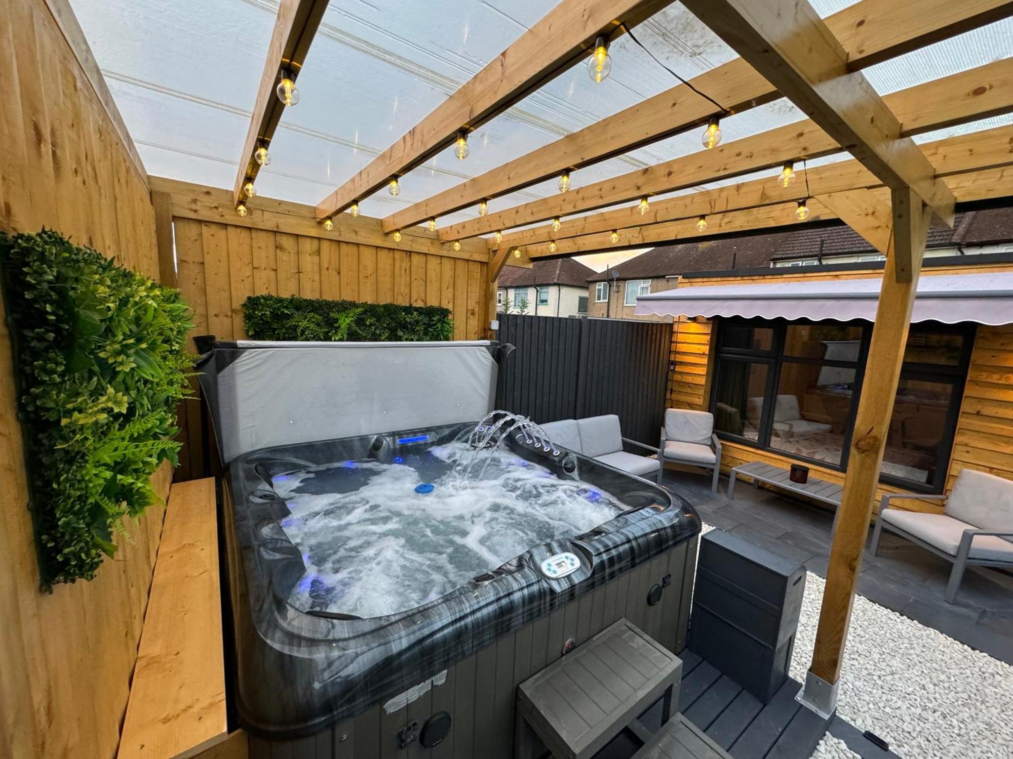 Wild & Free Hot Tub Retreat Apartment Dartford Exterior photo